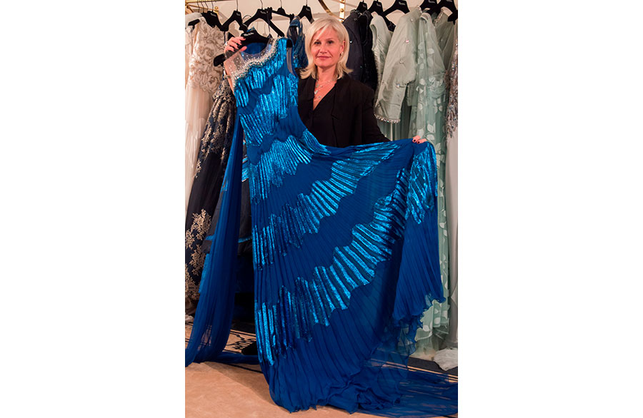 Renato-Balestra-abito-bianco-ultima-collezione-mostrato da Sabrina Baldi Renato-Balestra-abito-blu-ultima-collezione-mostrato da Sabrina Baldi