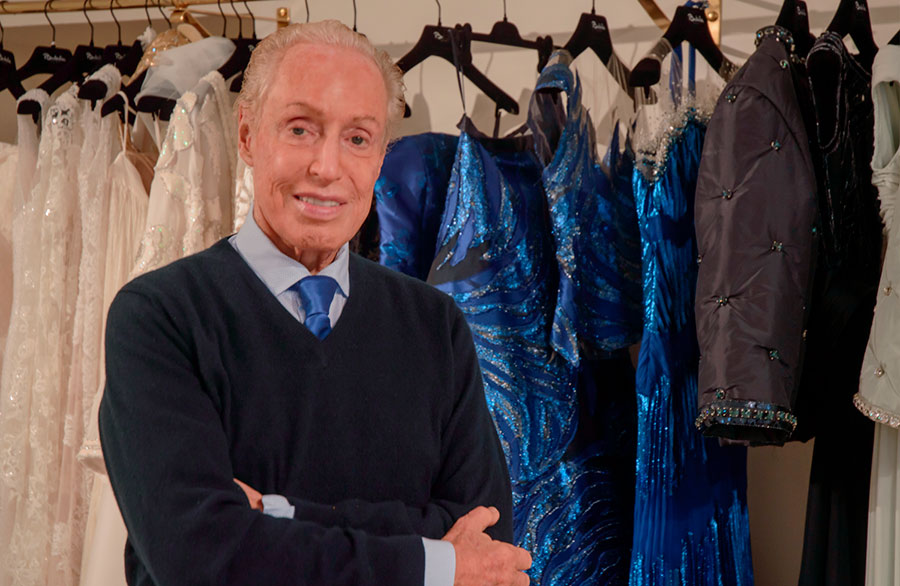 gall-04-foto-01-renato-balestra-posa-fra-abiti-sera renato-balestra-posa-fra-abiti-sera