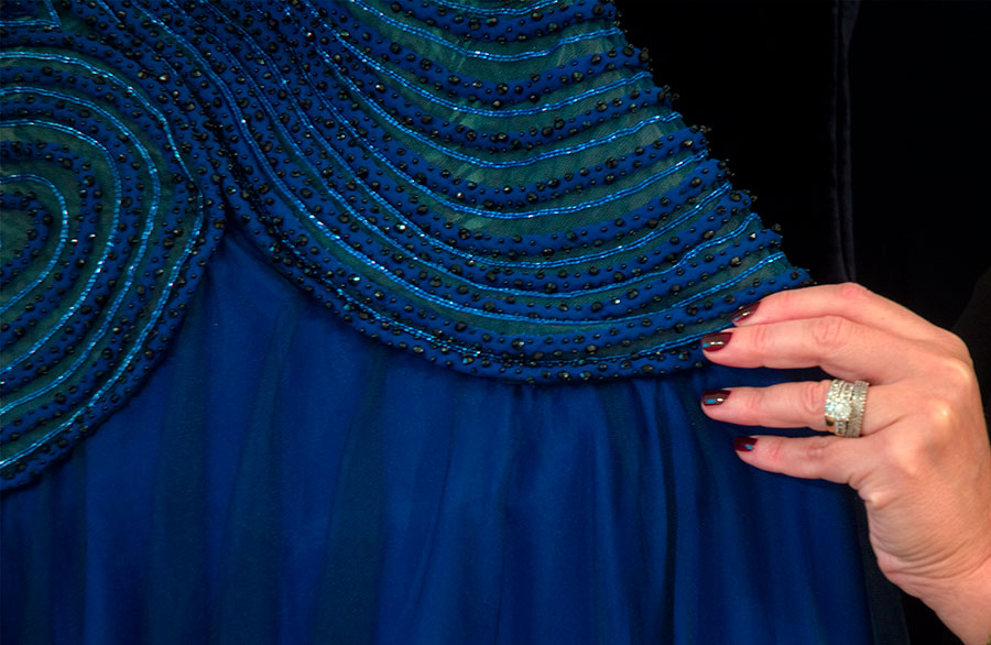 gall-04-foto-02-dettaglio-abito-sera-bluverde renato balestra dettaglio abito sera blu-verde