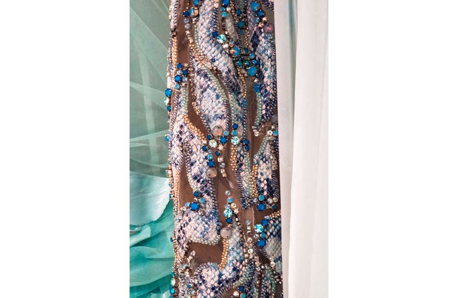 renato-balestra-tessuto-strass-paillettes-gall-02-10 Renato Balestra, tessuto elaborato con ricami di strass e paillettes