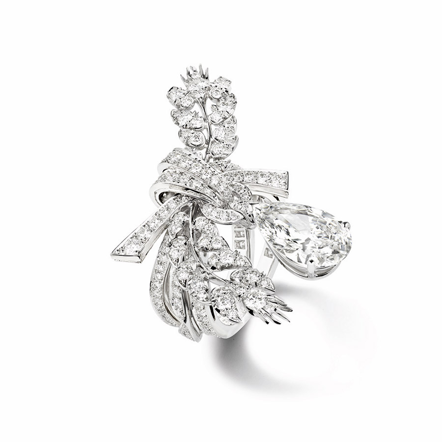 chaumet-anello-offrandes-dete-oro-bianco-diamanti-vista-superiore chaumet-anello-offrandes-dete-oro-bianco-diamanti-vista-superiore