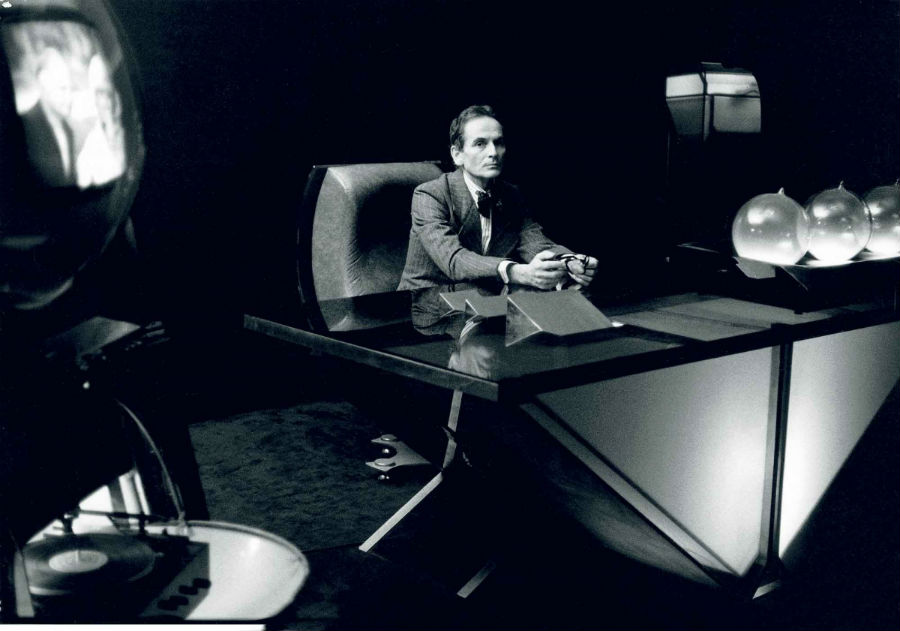 Galleria Carla Sozzani-pierre-cardin-Les Sculptures Utilitaires_pierre-cardin-nel-suo-studio