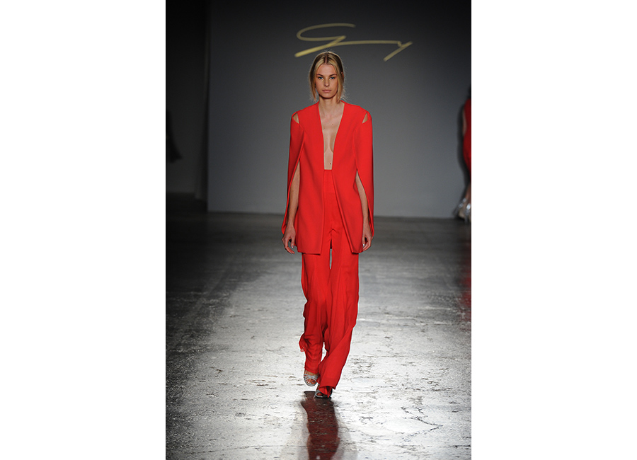 Genny-collezione-pe-2017-eleganza-femminile-moda_2 Genny-jumpsuite-rossa-con-profondo-scvollo