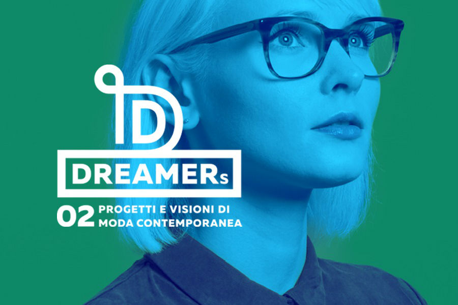 Dreamers - logo - immagine di ragazza sulle tonalità del blu su sfondo verde