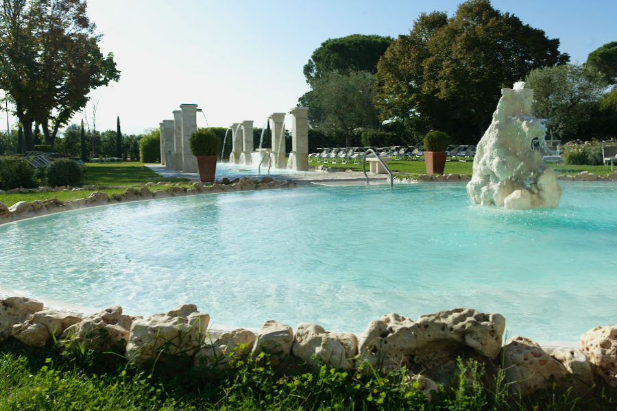 Terme Salus Hotel - Viterbo: Particolari delle piscine termali esterne