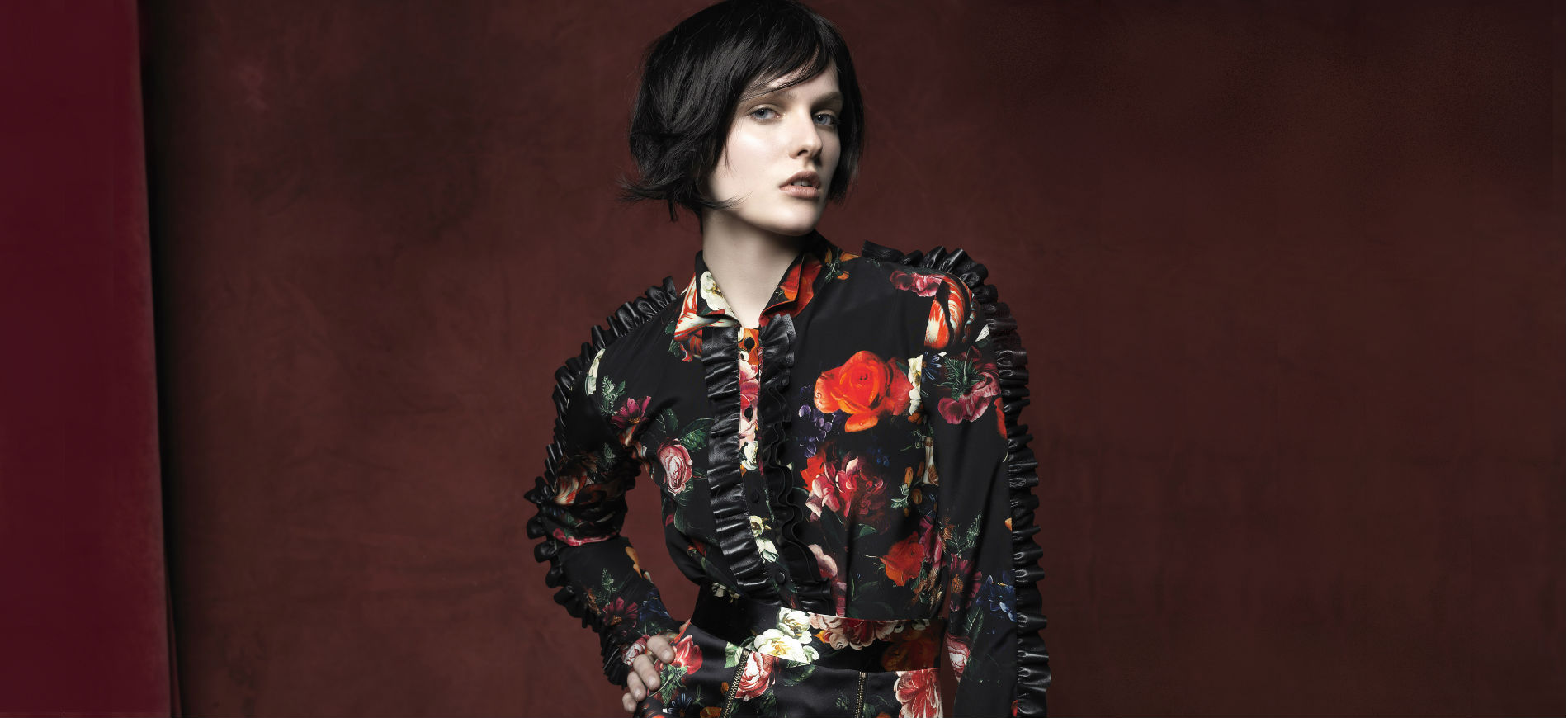 Vladimiro Gioia - Milano Fashion Week: modella indossa una camicia a fiori