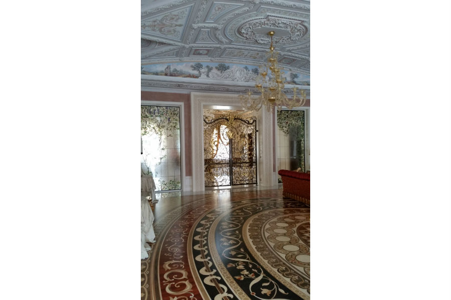 Sontuoso pavimento in legno di Carlo Apollo in una lussuosa residenza privata di KievSontuoso pavimento in una lussuosa residenza privata di Kiev