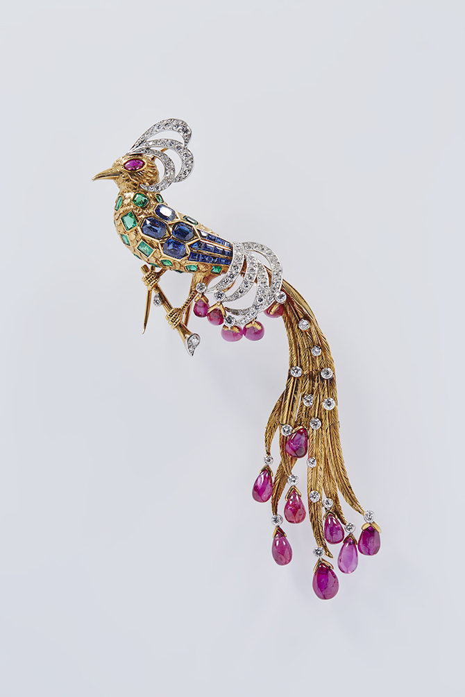 3 - Cartier,_Peacock_brooch,_1947_Platinum,_yellow_gold,_diamonds,_emeralds_Private_collection_Photo__Benjamin_Chelly
