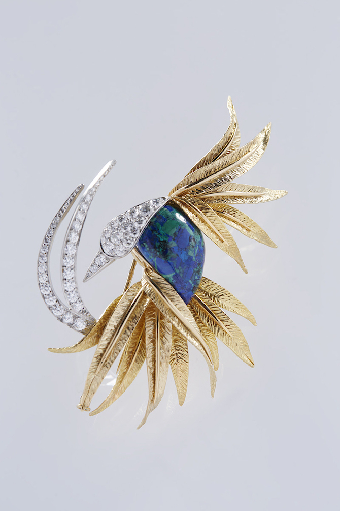 Pierre_Sterlé,_Bird_brooch_Platinum,_yellow_gold,_diamonds_and_azurite_Private_collection_Photo__Benjamin_Chelly