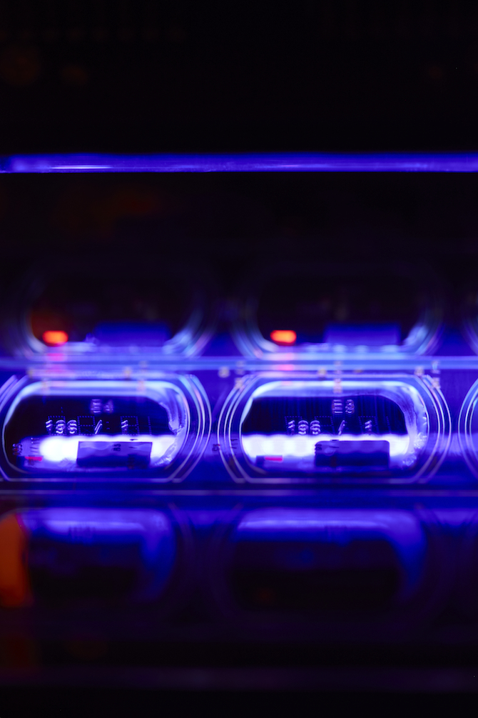 10_Fixing the serial numbers on displays using UV rays Pulsar di Hamilton