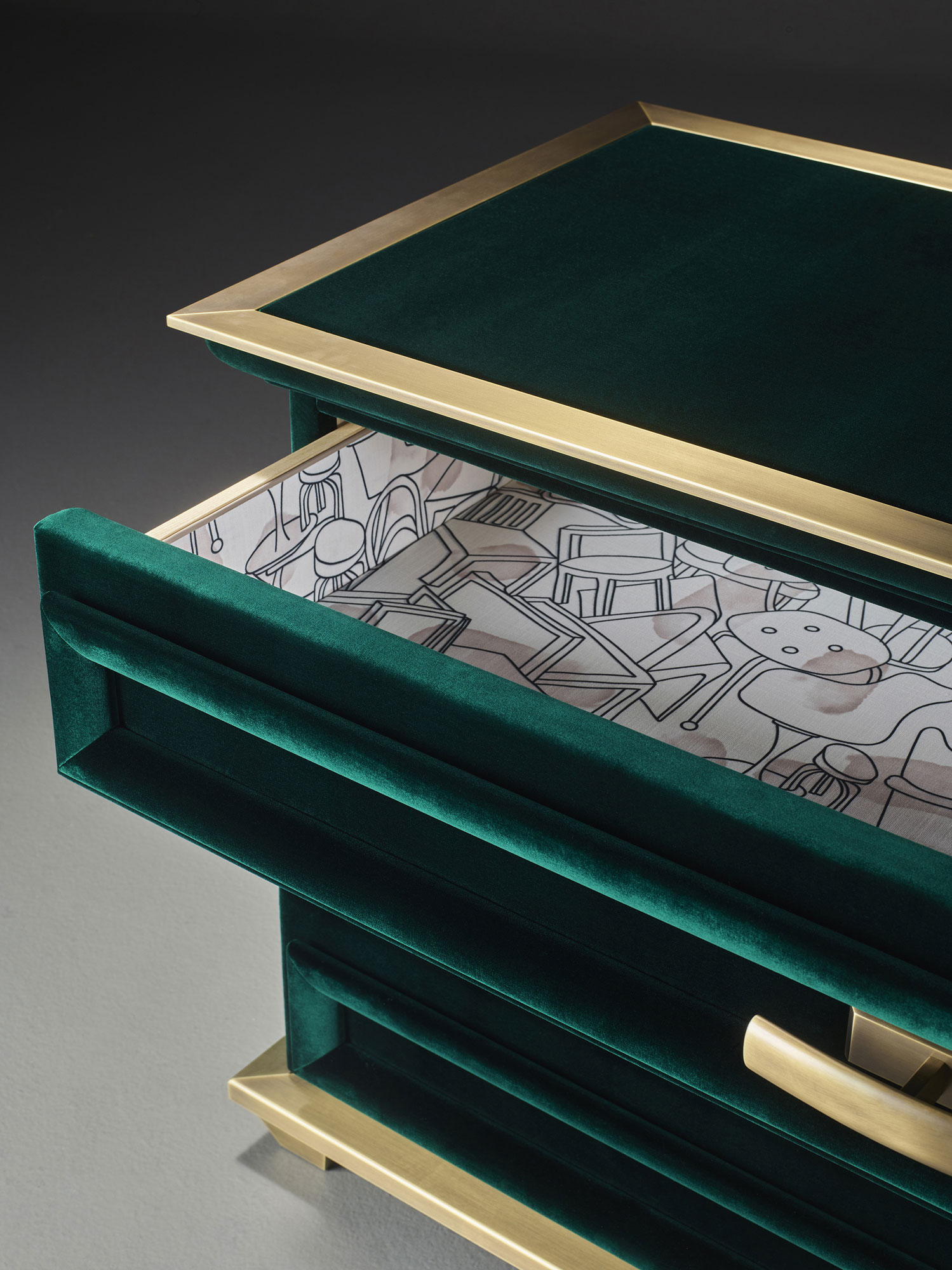 Babilonia, chest of drawers; design by Romeo Sozzi - Photo Credit: Promemoria