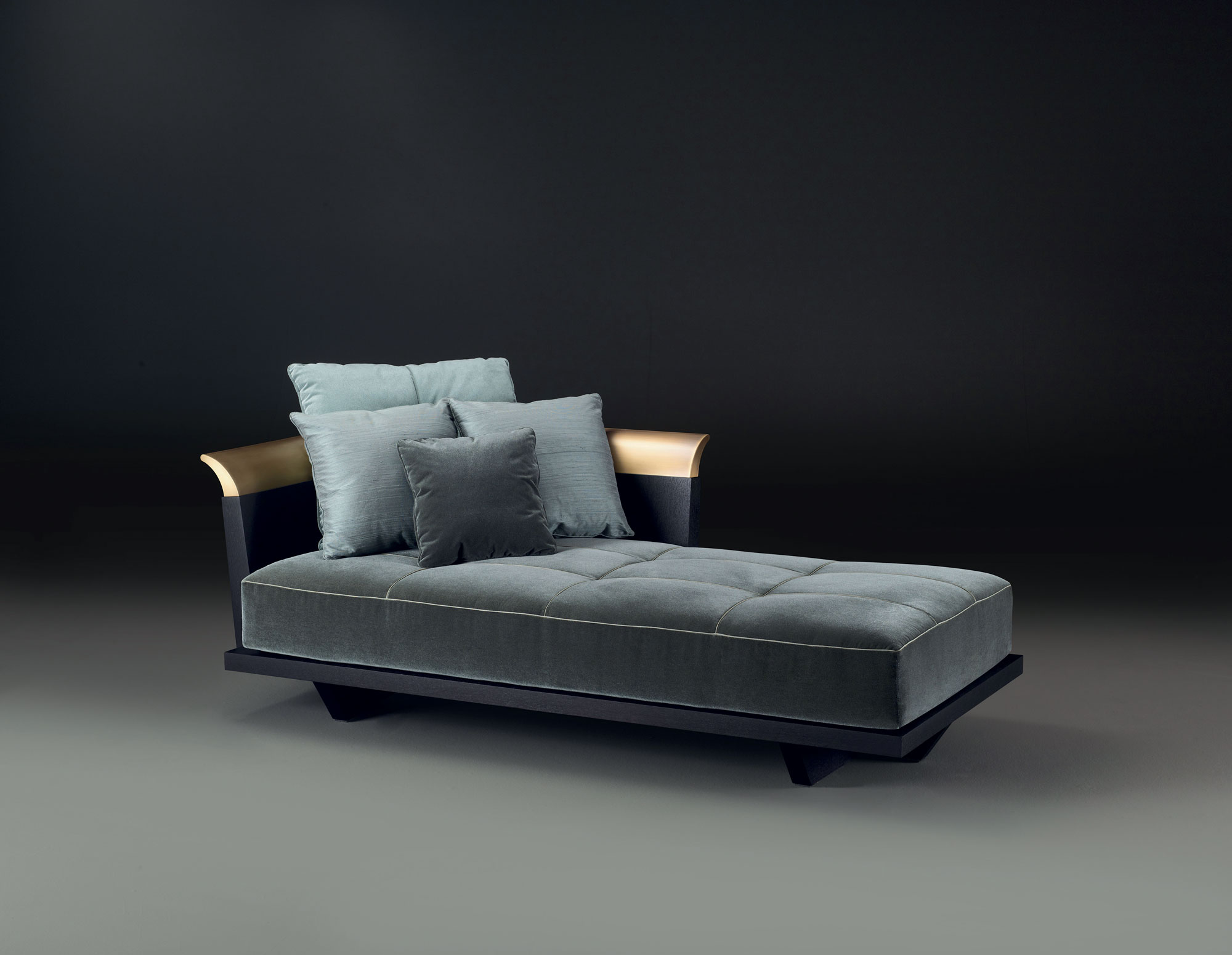 Komodo, chaise longue; design by Romeo Sozzi – Photo Credit: Promemoria