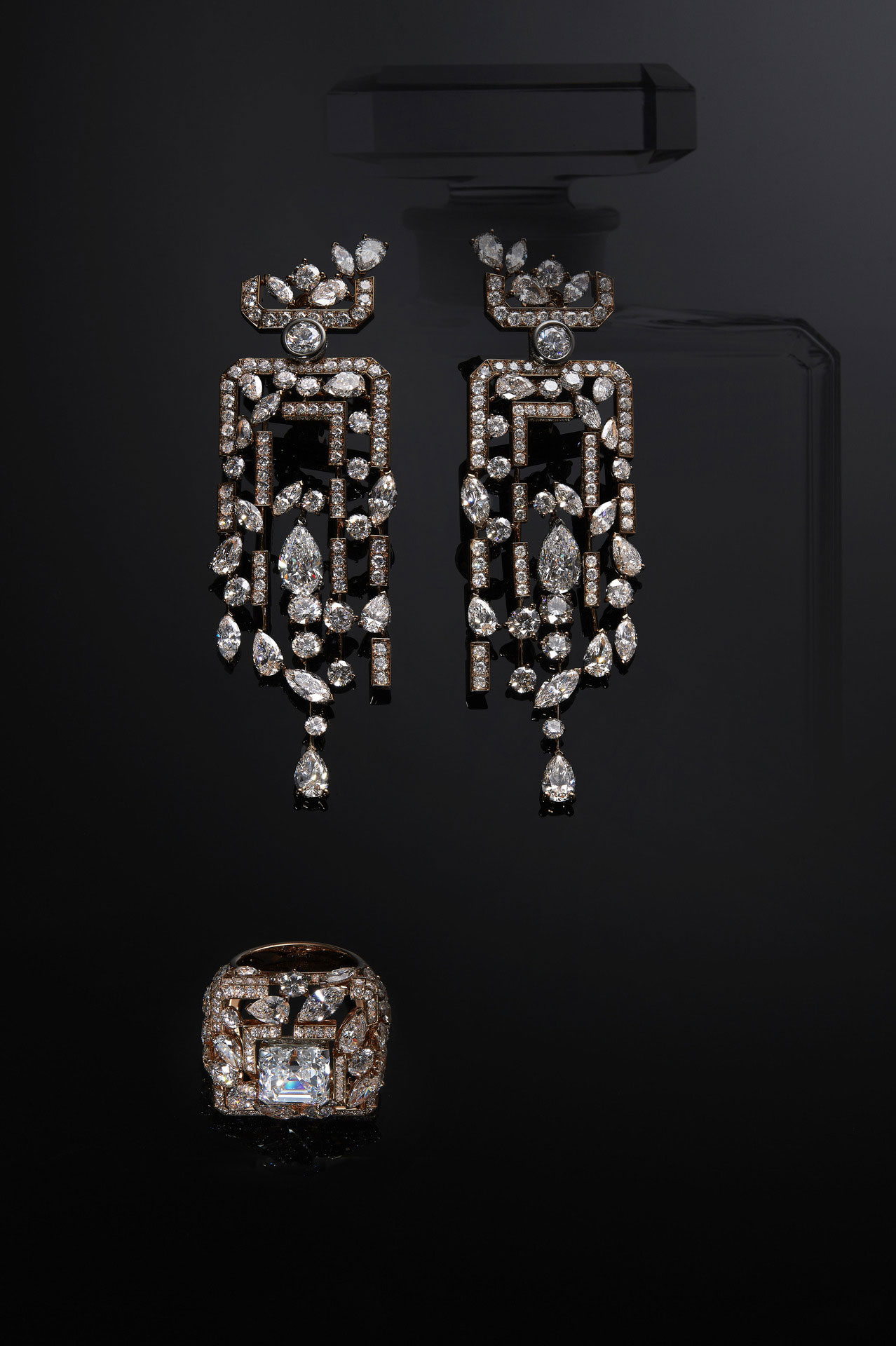 Collection N°5, Chanel High Jewelry. Orecchini N°5 Sparkling Silhouette
