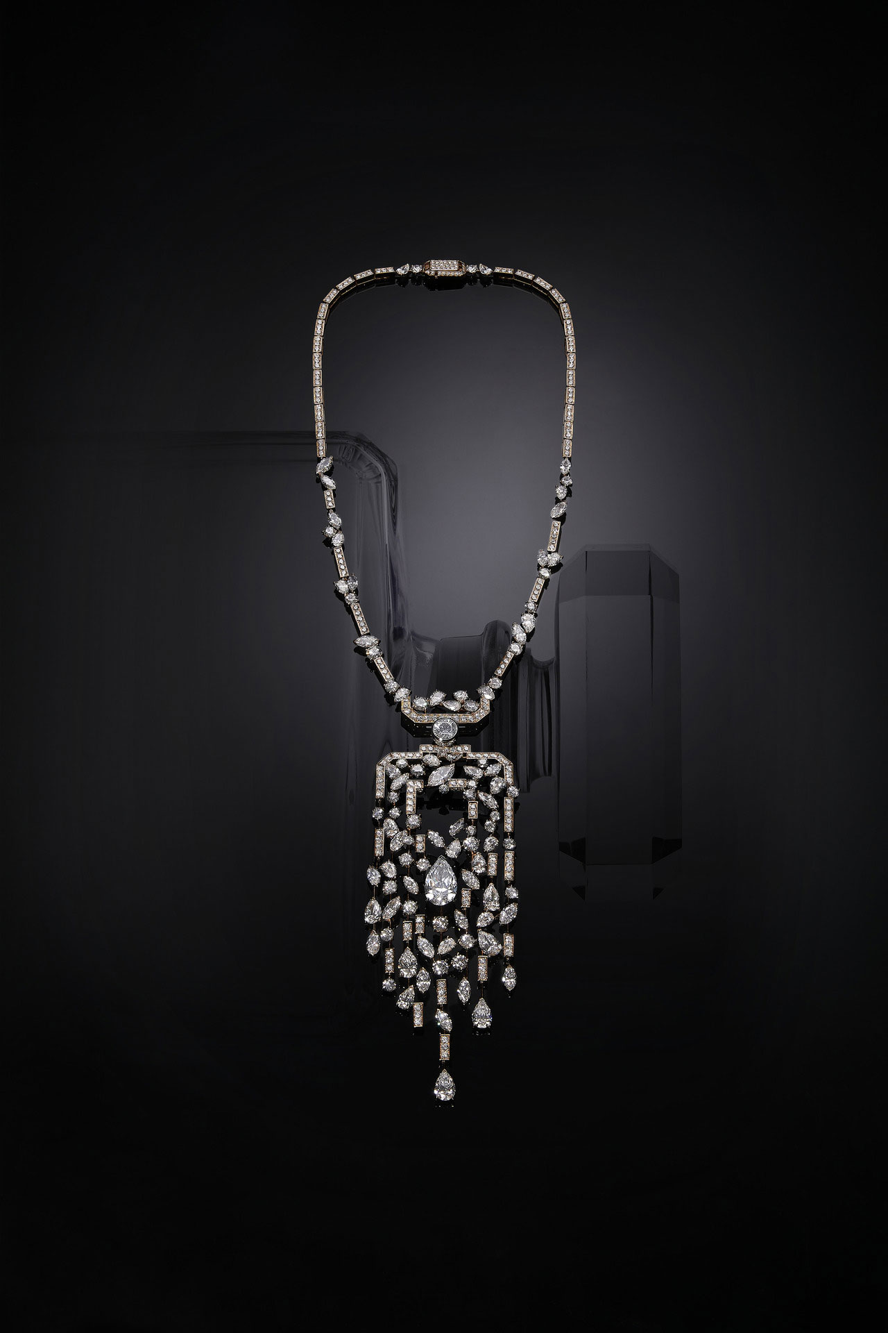 Collection N°5, Chanel High Jewelry. Collana in parure